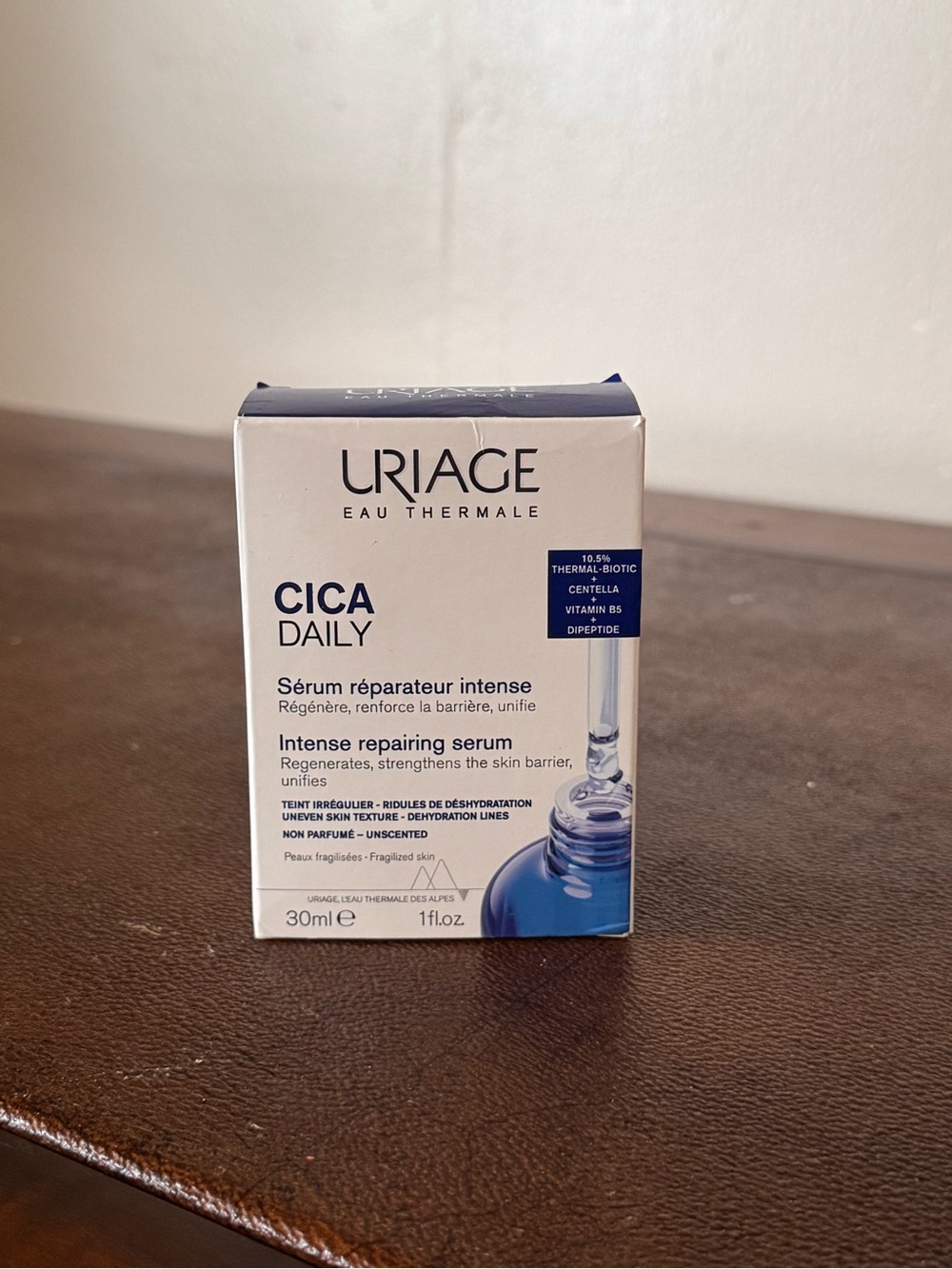 Cica Daily Intense Repairing Serum - White/Blue